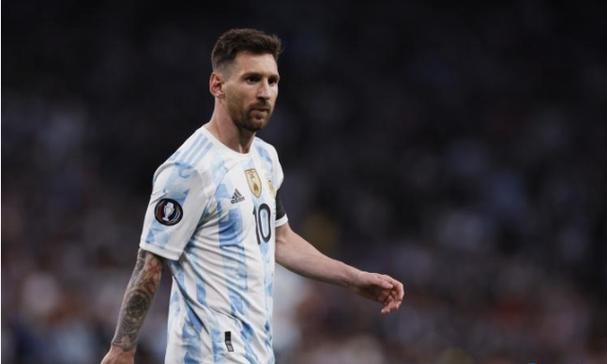 FIFPRO前锋投票排行榜：梅西前四！C罗高居第五惹争议！